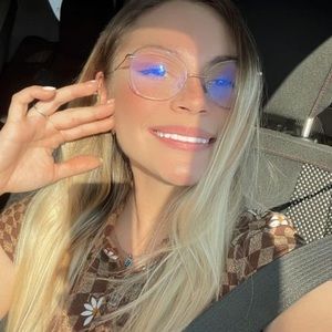 Meet your Posher, Celeste